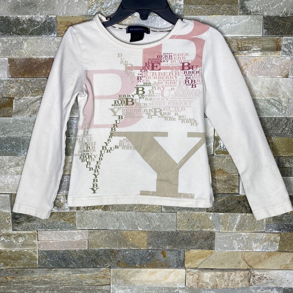Authentic Burberry sweater size small ( 3-4 years old)